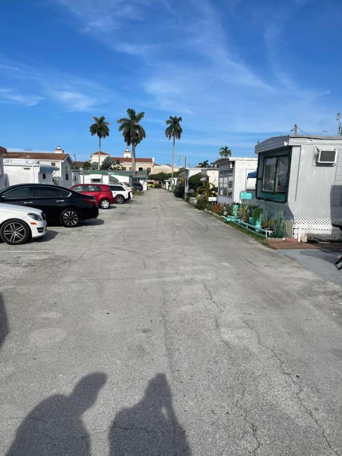 Beautiful Mobile Home In Hallandale Beach Exterior foto
